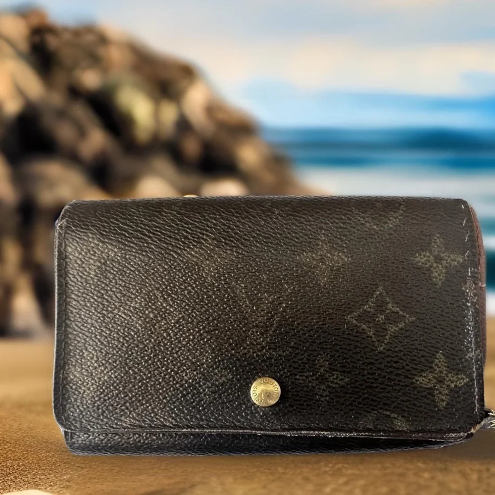 💯Louis Vuitton Brown Monogram leather Wallet 6x4